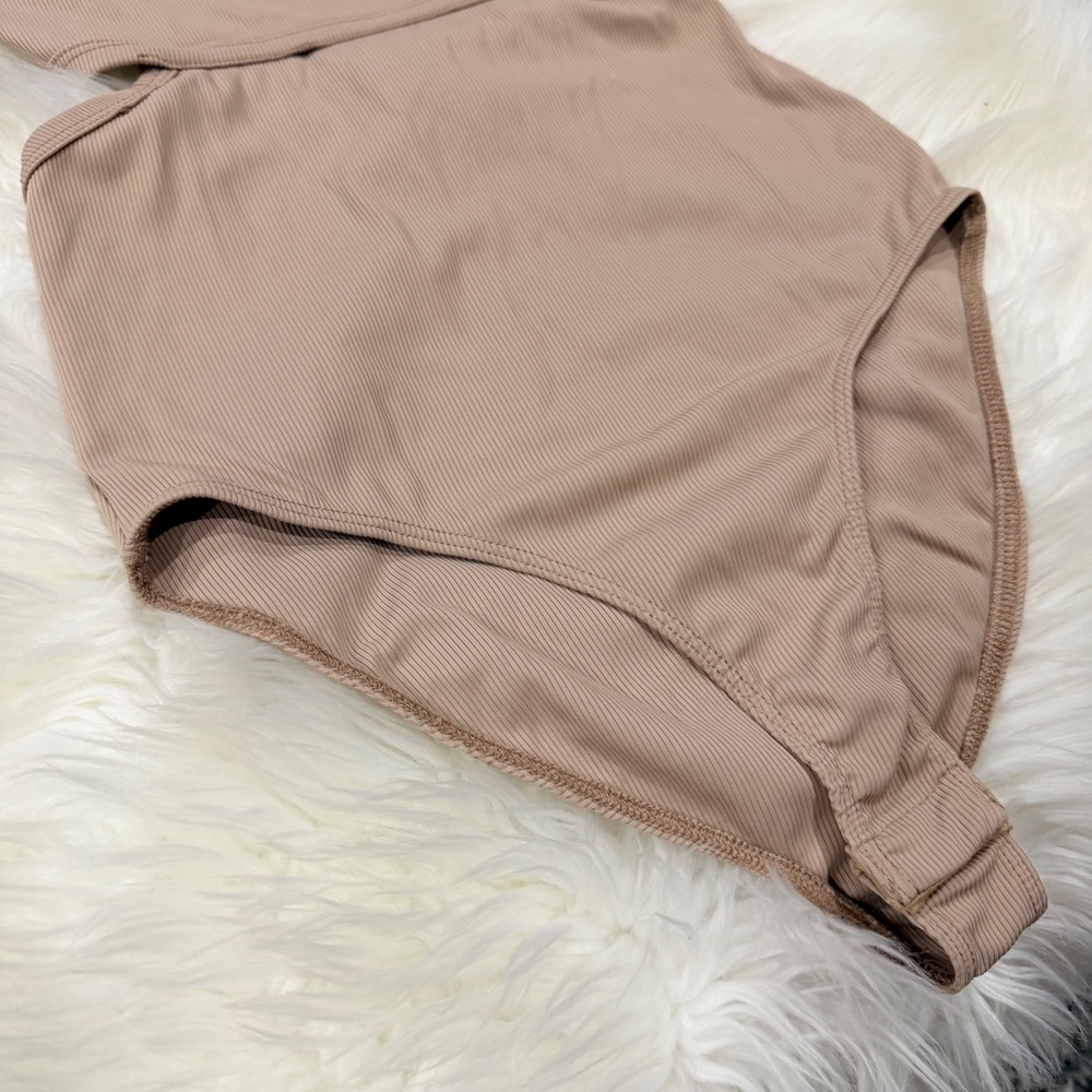Forever 21 Womens Ribbed Knit Halter Bodysuit Coffee Tan Side Cutouts Size M NEW - Picture 7 of 10